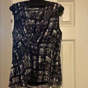 Nordstrom’s Classiques Entier Black and Gray Patterned Blouse 48% Silk Ruching